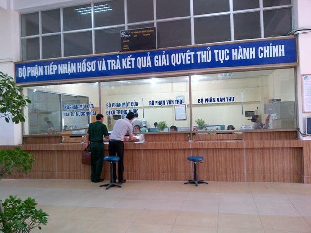 Người tiếp nhận hồ sơ tại bộ phận một cửa phải có bằng đại học trở lên