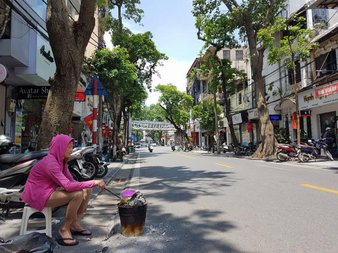 Phố Hàng Cót không còn cảnh vồn vã vốn có.