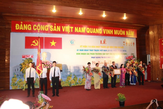 Bệnh viện Chợ Rẫy vinh dự được nhận Huân chương Lao động hạng Nhất.