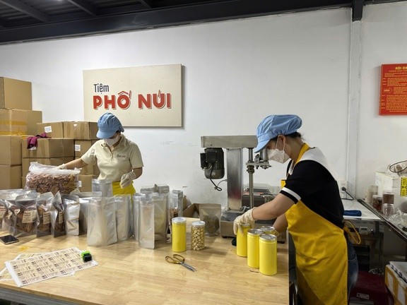 Tiệm Phố Núi vi phạm an toàn thực phẩm.