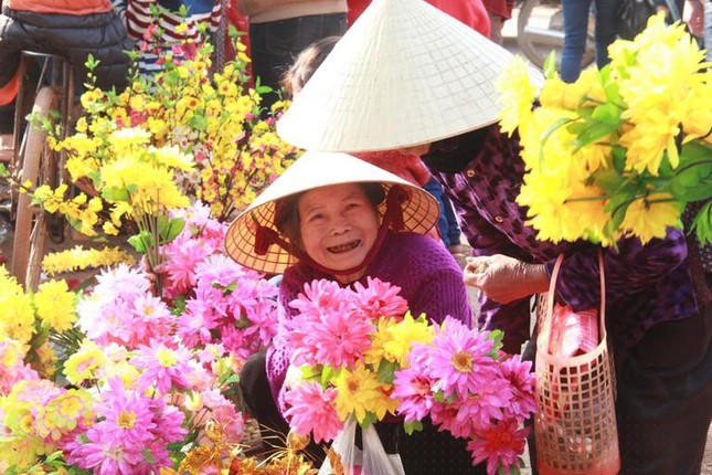 Mẹ v&agrave; chợ tết qu&ecirc; - Ảnh minh họa/ Thanh Ni&ecirc;n