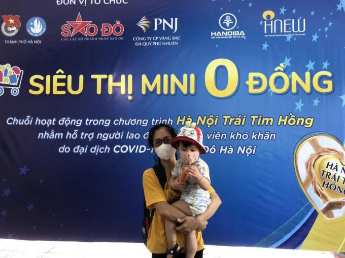 Chị Lý và cháu ngoại