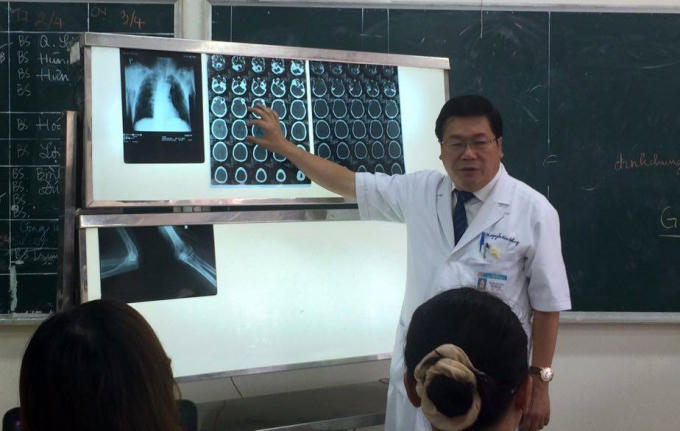 Bác sỹ phân tích tổn thương đầu của ông Nén.