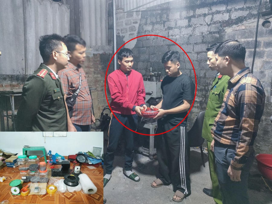 Cơ quan Công an bắt giữ, khám xét chỗ ở của đối tượng Nguyễn Thế Huynh (áo đỏ) và Nguyễn Hữu Trọng Đạt (áo đen).