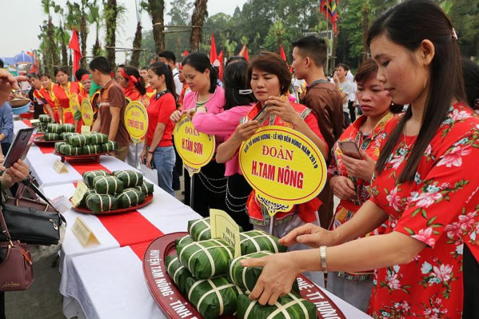 Thi gói bánh chưng, bánh giầy tại Lễ hội Đền Hùng 2019.