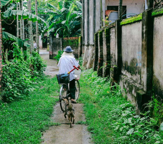 Sau khi làm xong việc nhà, ông Đỗ Quang Mạc lại bắt đầu cuộc hành trình sửa xe miễn phí cho mọi người.