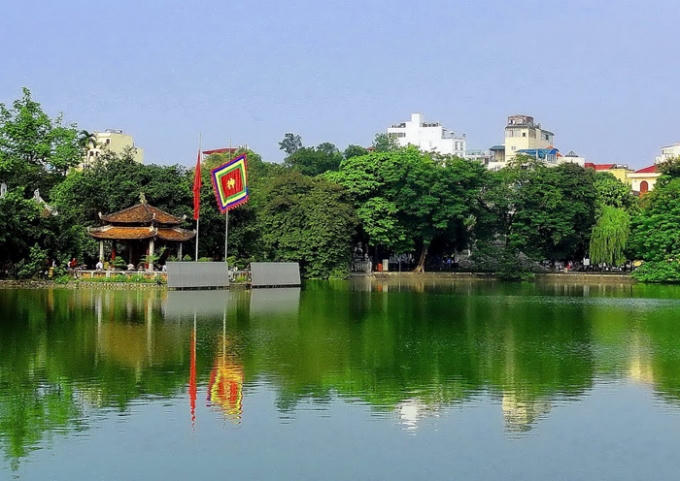 Việc bố trí hai lối lên xuống và biện pháp thi công dự kiến ga ngầm C9, tại khu vực ven hồ chưa nhận được ý kiến đồng tình của các nhà khoa học. Ảnh: Internet