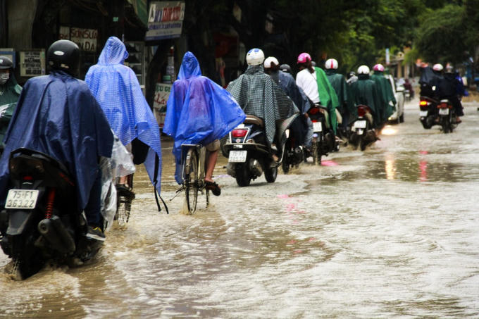 Tình trạng này kéo bấy lau nay khiến cuộc sống của người dân đảo lộn, nhưng vì phải sống chung với tình trạng này, họ phải chấp nhận và thích nghi.