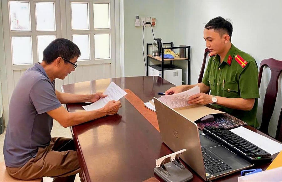 Ông Nguyễn Khắc Tr. Làm việc tại cơ quan Công an. (Ảnh: CATH)