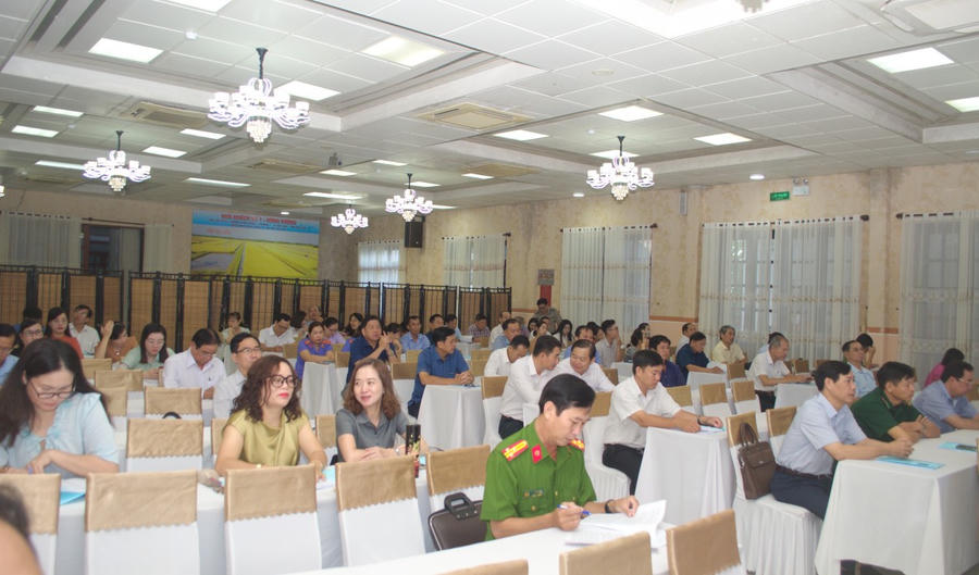 Đại biểu tham dự Hội nghị.