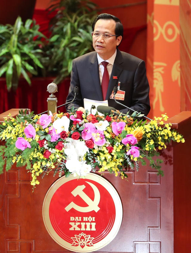 Bộ trưởng Đào Ngọc Dung trình bày tham luận tại Đại hội XIII của Đảng chiều 27/1 (Ảnh: Quốc Chính).