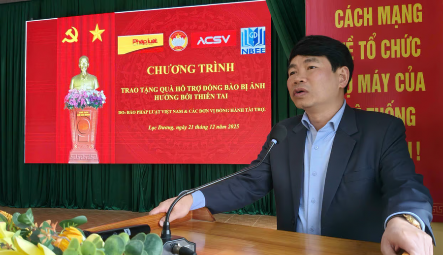 Chủ tịch UBND xã Lạc Dương Bùi Quốc Huân cảm ơn Báo Pháp luật Việt Nam và các đơn vị tài trợ đã hỗ trợ kịp thời người dân trên địa bàn xã.