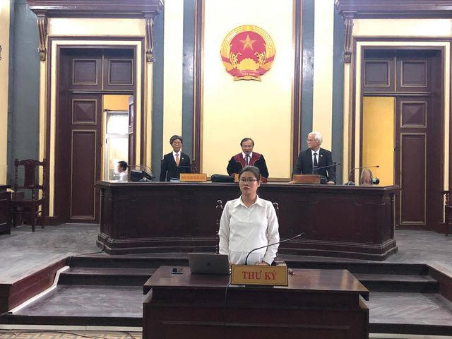 Bản án sơ thẩm áp dụng sai điều luật.