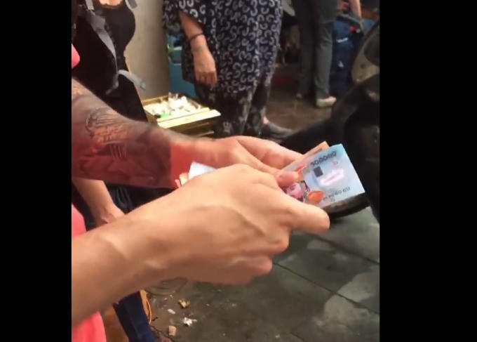 Khách tây cầm số tiên âm phủ được cho là lái xe xích lô trả lại.