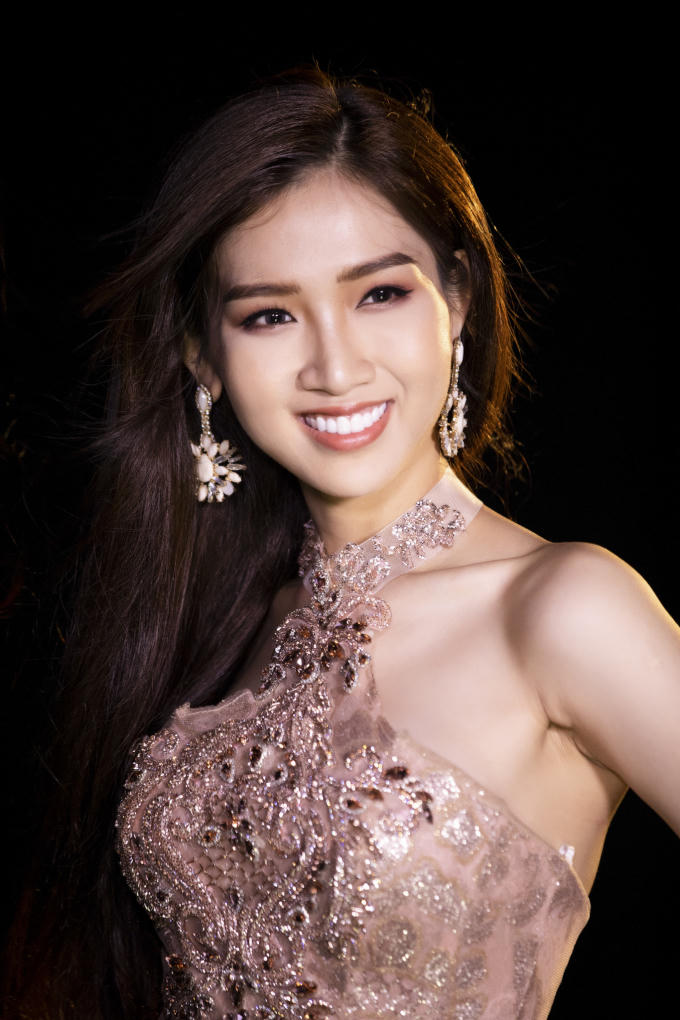 Đêm Chung kết sẽ diễn ra vào lúc 10h00 (giớ Thái Lan)  tại Pattaya và được livestream trên page của chương trình Miss International Queen.