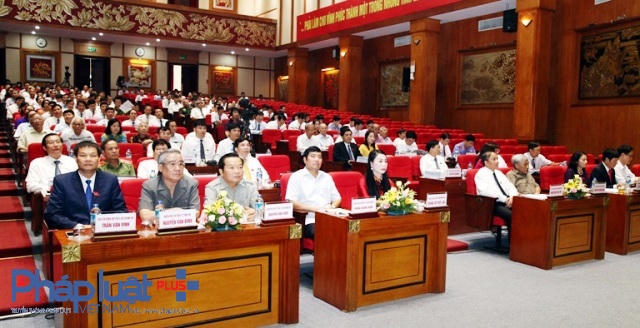 Ủy viên Trung ương Đảng, Bí thư tỉnh ủy, Trưởng Đoàn  ĐBQH tỉnh Vĩnh Phúc Hoàng Thị Thúy Lan tham dự kỳ họp (Ảnh: Đào Tấn)