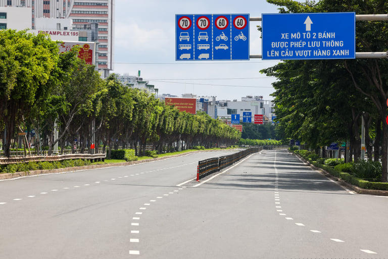 Đường Điện Biên Phủ, Bình Thạnh ngày thường kẹt xe nhưng hôm nay (23/8) vắng vẻ khi tất cả người dân đều tuân thủ chỉ đạo của Chính phủ và Thành phố.