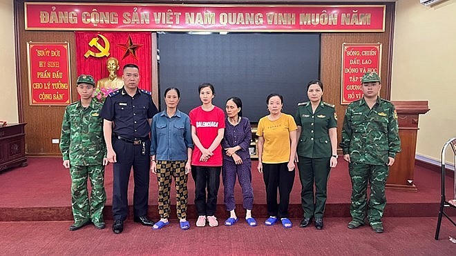 Nhóm đối tượng vận chuyển ngoại tệ trái phép.