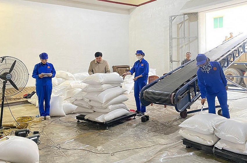 Xuất cấp gạo cho 3 địa phương dịp giáp hạt năm 2024. (Ảnh: Thời báo Tài chính Việt Nam)