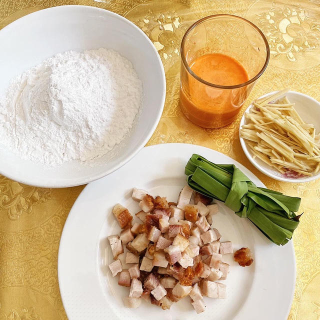 Đúng như tên gọi, chè heo quay gồm 2 thành phần chính là bột lọc và thịt heo quay. Ảnh: Nguyễn Hoàng Bảo