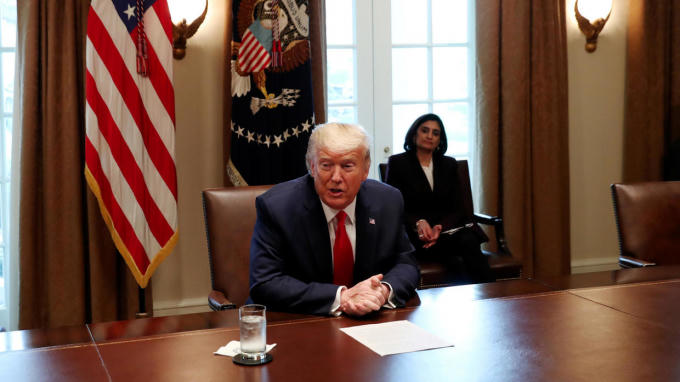 w1240-p16x9-2020-03-18T201347Z_1319603108_RC2KMF9AL6NP_RTRMADP_3_HEALTH-CORONAVIRUS-USA-TRUMP