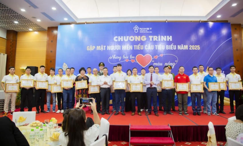 180 tấm gương hiến máu, hiến tiểu cầu tiêu biểu được tôn vinh.