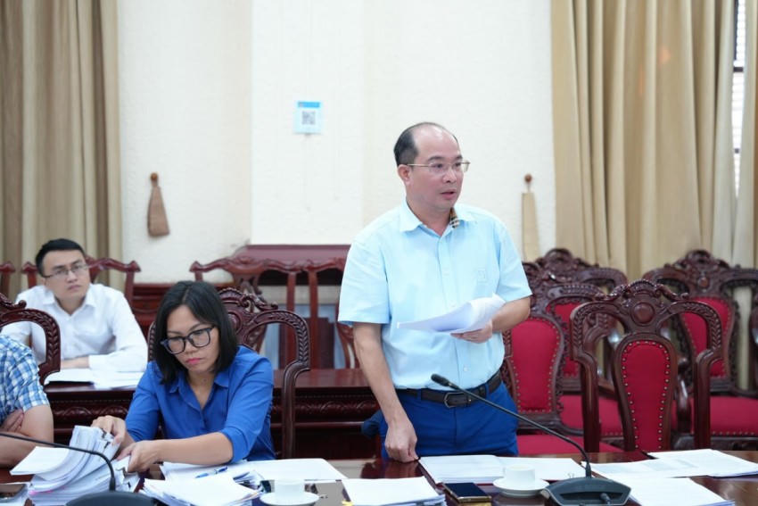 Cục trưởng Nguyễn Thắng Lợi báo cáo tại buổi làm việc.