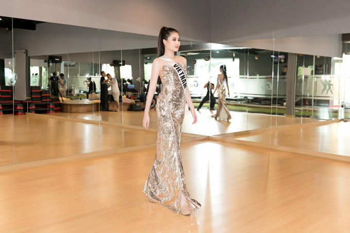 Ng&acirc;n Anh mặc bikini khoe đường cong chuẩn từng centime