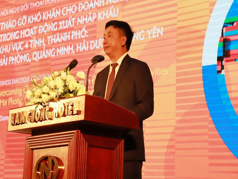 Phó Chủ tịch UBND tỉnh Hải Dương - Trần Văn Quân phát biểu tại hội nghị.