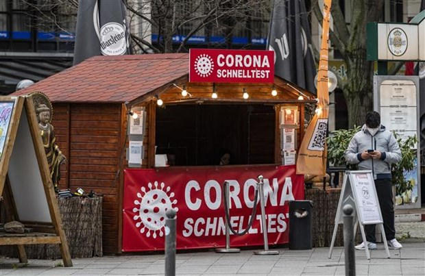 Một điểm xét nghiệm nhanh COVID-19 tại Berlin (Đức), ngày 21/2/2022. (Ảnh: AFP/TTXVN)