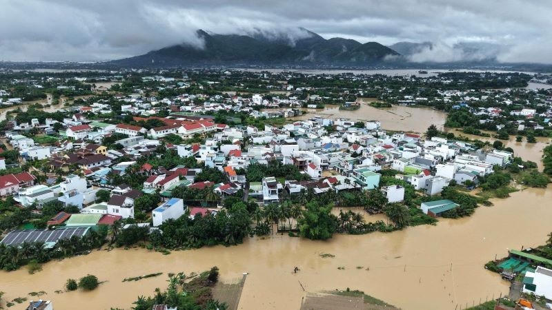 Phường Tây Nha Trang ngập trong biển nước (Ảnh: Báo Nhân dân).
