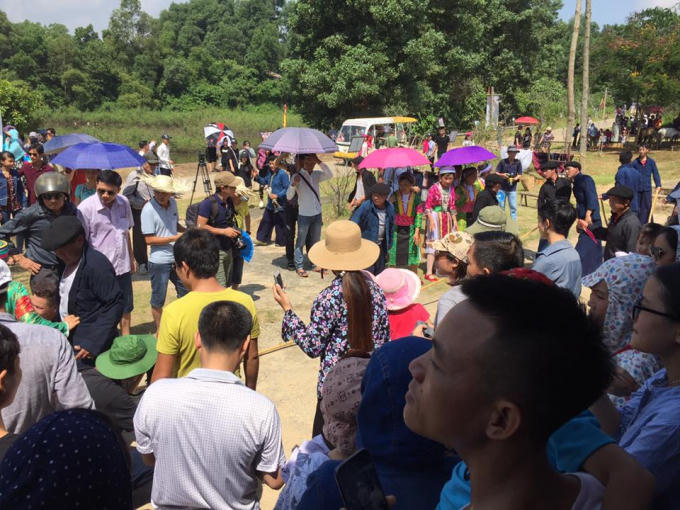 Rất đông du khách thập phương có mặt tại làng văn hóa các dân tộc trong ngày nghỉ lễ