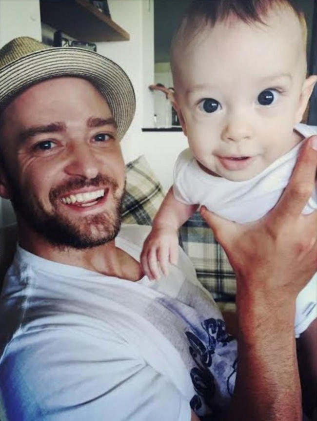 Theo Bright Side, Justin Timberlake cùng vợ chào đón đứa con trai Silas vào hai năm trước. Chàng ca sĩ dường như rất hạnh phúc với vai trò làm cha của mình. “ Trở thành một người cha là điều điên rồ, tuyệt vời, hạnh phúc nhất mà tôi từng làm”, nam ca sĩ chia sẻ.