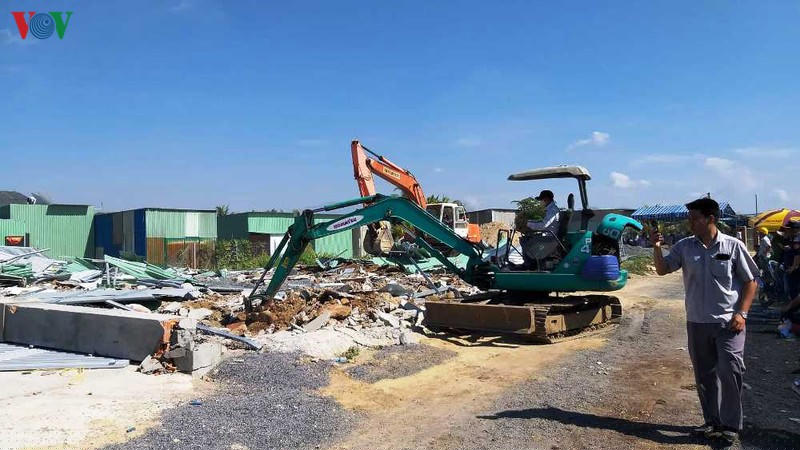 Lực lượng chức năng thành phố Nha Trang đã cưỡng chế hơn 100 căn nhà xây trái phép.