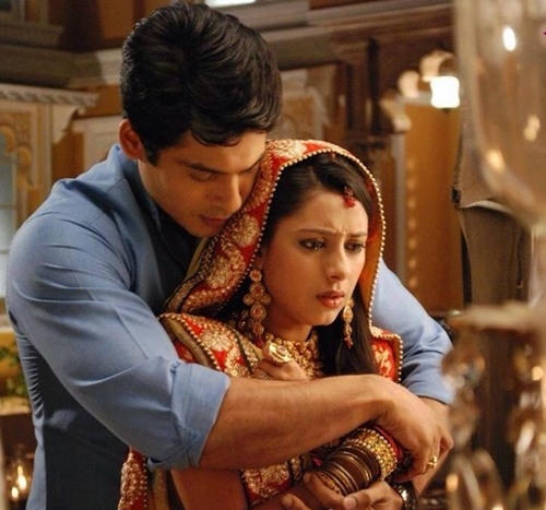 Anandi 2 trong Cô dâu 8 tuổi được mọi người nghĩ là vợ đầu tiên của thanh tra Shiv.