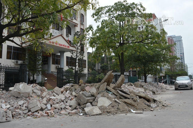 Hành vi đổ thải bịt kín trụ sở Chi cục thuế Hạ Long gây bức xúc trong dư luận cần được làm rõ và xử nghiêm các đối tượng liên quan.