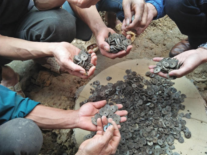 Khi gom nhặt số tiền xu ước chừng có tổng trọng lượng khoảng 10kg.