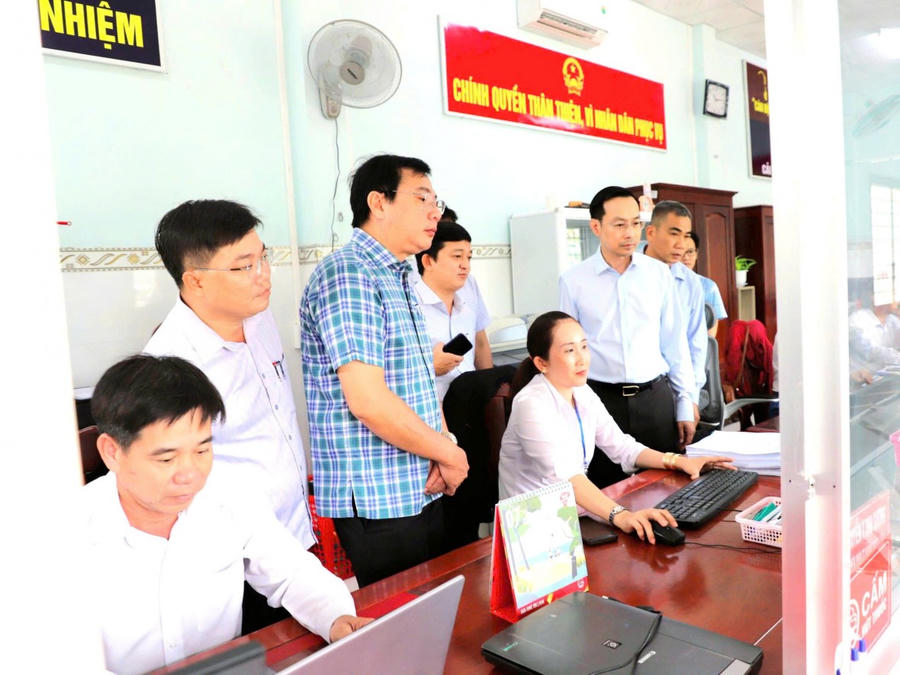 Phó Bí thư Tỉnh ủy/Chủ tịch HĐND tỉnh An Giang Nguyễn Thanh Nhàn kiểm tra công tác vận hành chính quyền 2 cấp và chuyển đổi số tại An Giang.
