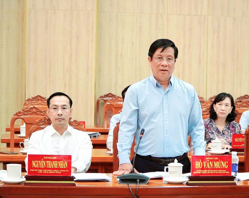 Ông Hồ Văn Mừng - Uỷ viên dự khuyết BCH Trung ương Đảng, Phó Bí thư Tỉnh ủy, Chủ tịch UBND tỉnh An Giang phát biểu.