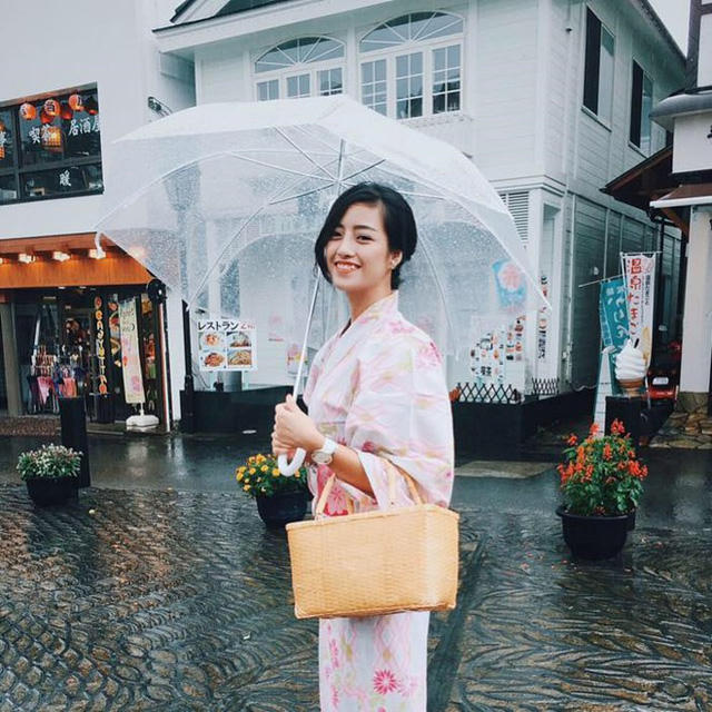 Không những xinh đẹp, cô nàng hiện còn giúp đỡ các bạn du học sinh Việt có thể tìm kiếm việc làm tại Nhật Bản.