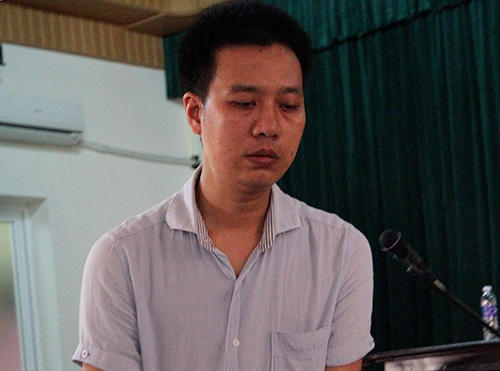 "Siêu trộm công sở" Nguyễn Tiến Quân tại tòa. Ảnh: Đức Hùng