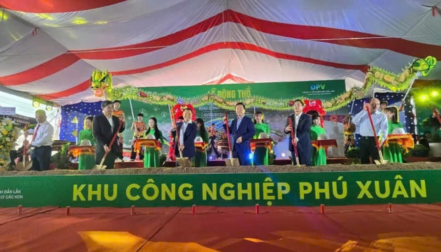 Khởi công Khu công nghiệp Phú Xuân với quy mô rộng 313,3ha. Ảnh: T.H