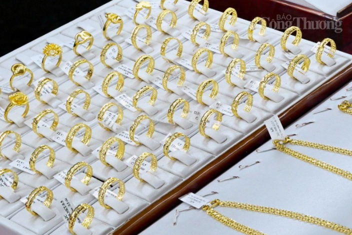 Giá vàng hôm nay 25/4/2024: Vàng trong nước bất ngờ tăng sốc