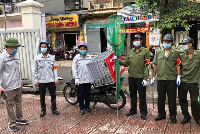 Cả 14/14 phường của quận Ba Đình đã lập đội chuyên trách bắt chó thả rông trên các tuyến phố