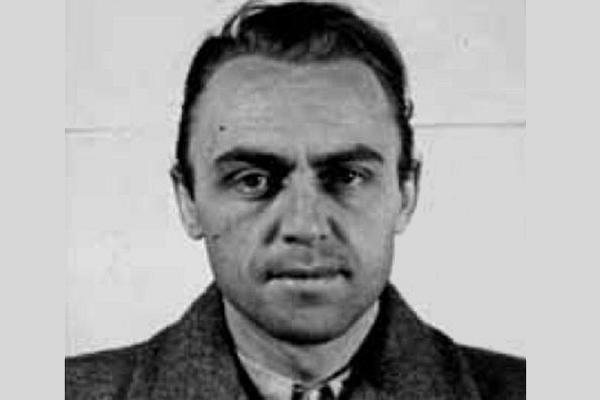 Thiếu tá SS-Alfred Naujocks là người đứng đầu chiến dịch làm tiền giả mạo, mang mã danh “Andreas”.
