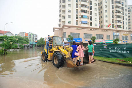 ... nên khi mưa nước đọng lại không thoát được gây ra tình trạng ngập úng. Ảnh: Dân Việt.