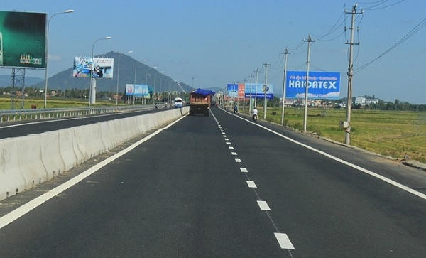 Quốc lộ 1 nâng cấp, mở rộng từ Thanh Hóa đến Cần Thơ. Ảnh: Đoàn Loan