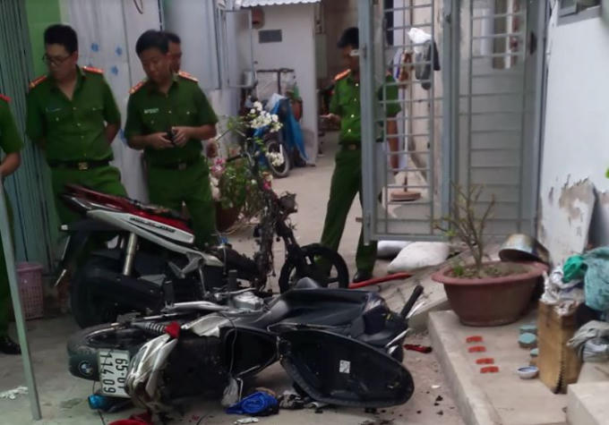 Những chiếc xe máy bị đối tượng châm lửa đốt.