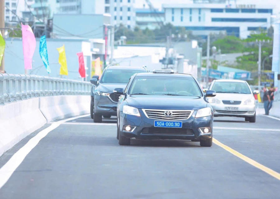 Cầu Rạch Đỉa thông xe, rút ngắn thời gian đi lại giữa quận 7 và huyện Nhà Bè, góp phần giảm ùn tắc ở khu Nam TP HCM.