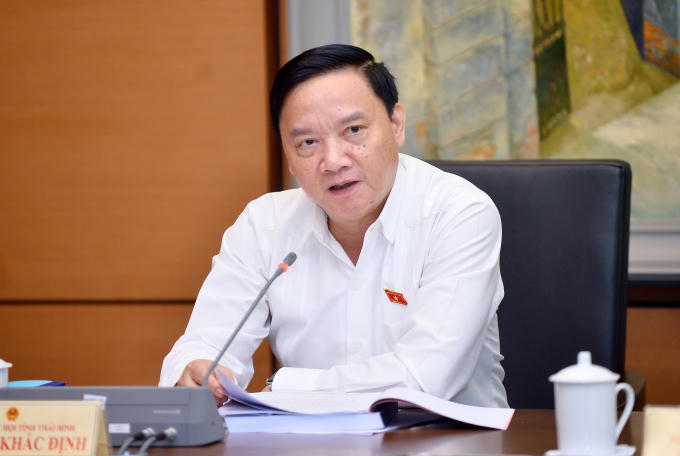 241020220440-pho-chu-tich-quoc-hoi-nguyen-khac-dinh-(1)
